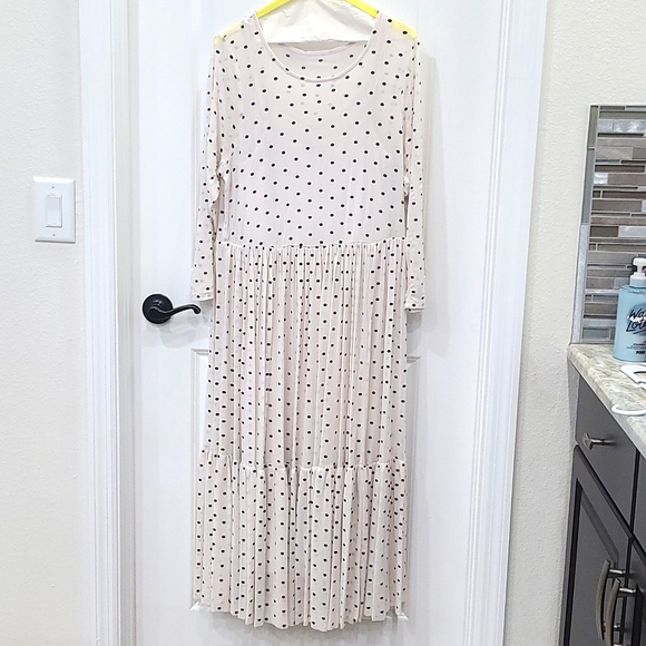 Worn 1x Torrid Ivory Polka Dot Mesh Tiered Ruffle Midi Dress - Picture 5 of 8